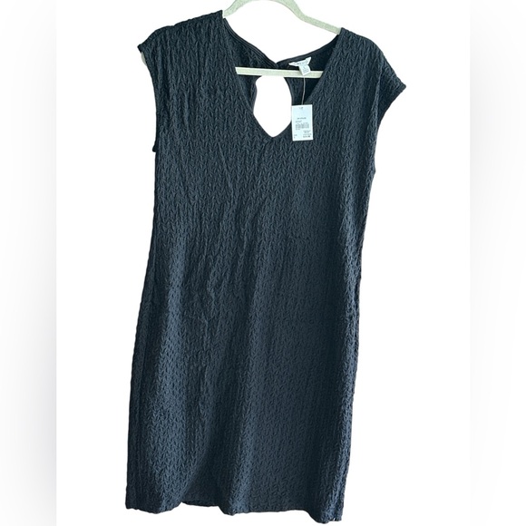 Elegant Black Textured Dress - Picture 1 of 2